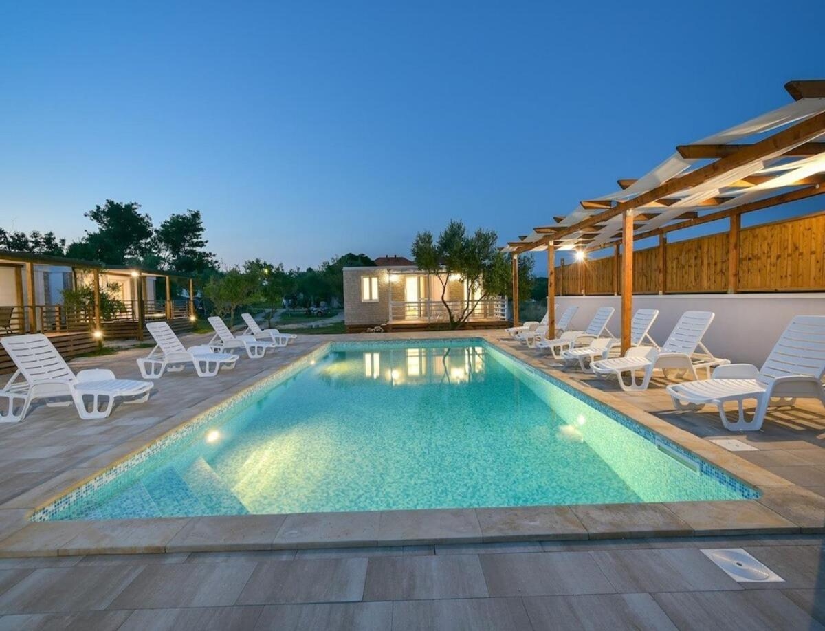 Suitetrails - Apartments Ani - with pool