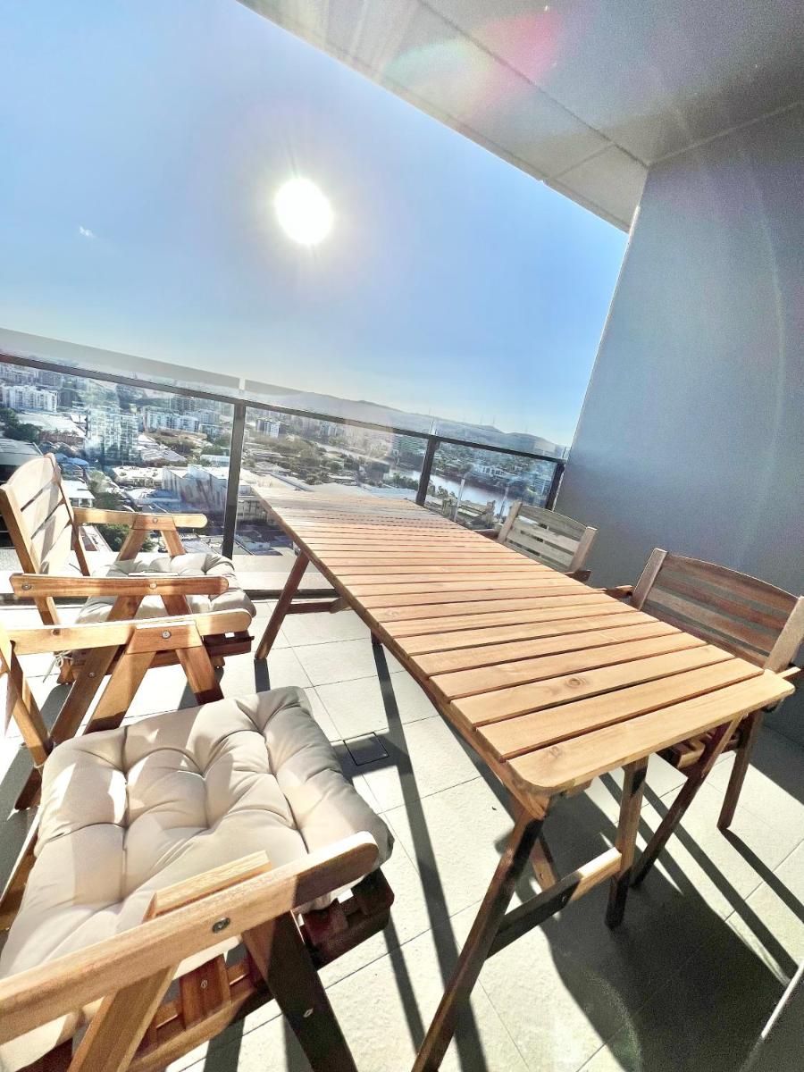 Suitetrails - 2 Bedroom Cozy Apartment, Brisbane1Towers, South Brisbane