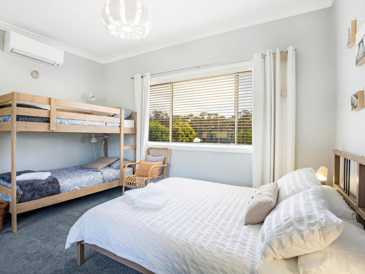 Roskell Retreat Pet Friendly 5 Mins Walk to Beach - Housity