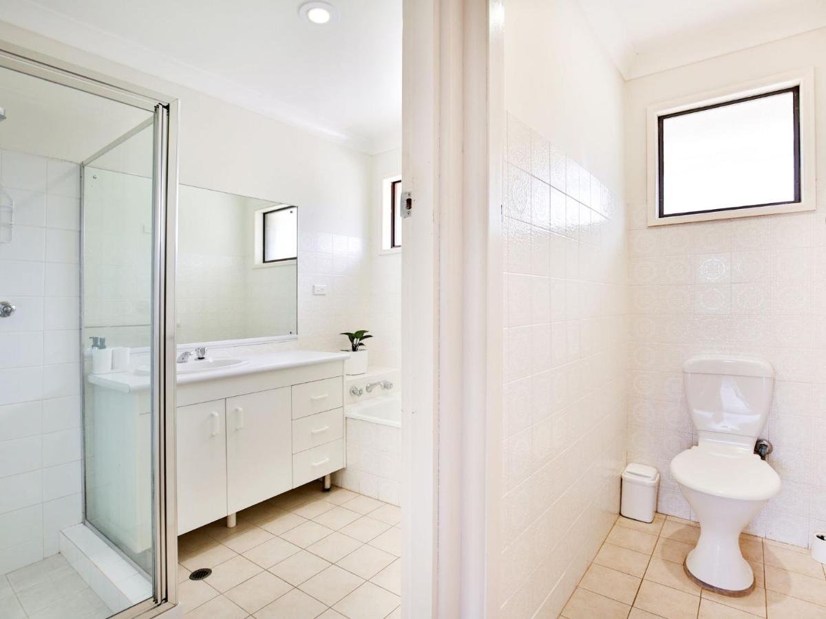 Sunsets Pet Friendly 10 Mins Walk to Beach - Housity