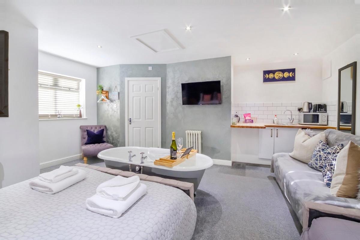 Converted Luxury Stables - Housity