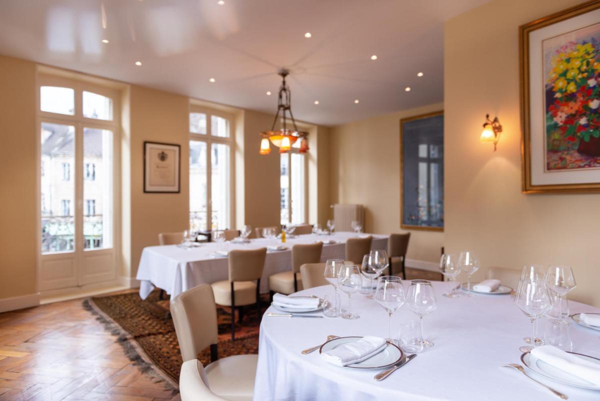 Restaurant ou autre lieu de restauration dans l'établissement L'Hôtel