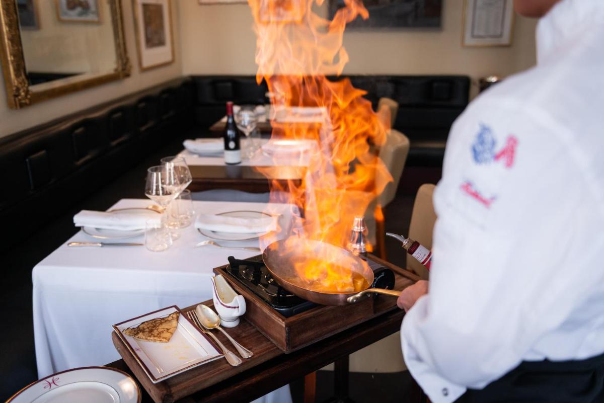 Restaurant ou autre lieu de restauration dans l'établissement L'Hôtel