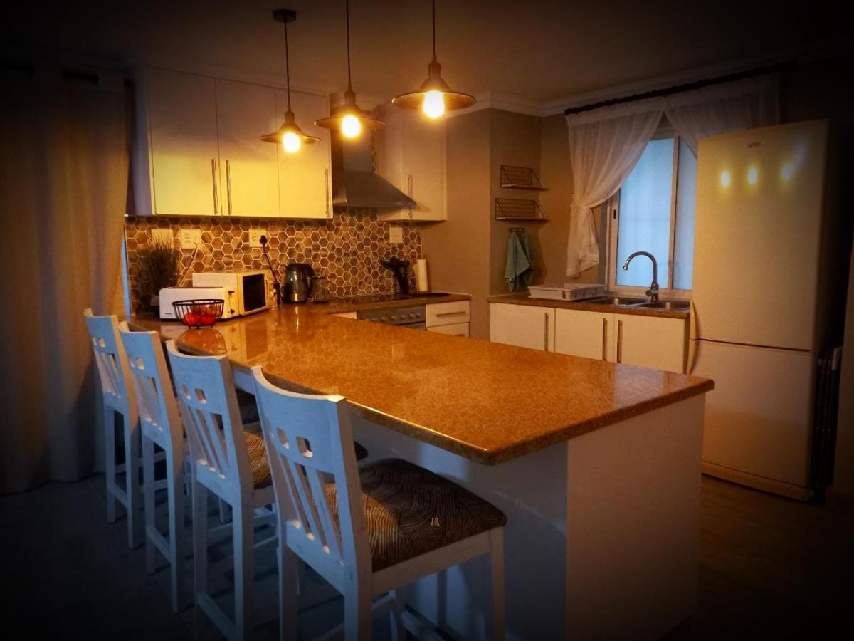 Bay-Side Apartment, Gordon's Bay - Housity