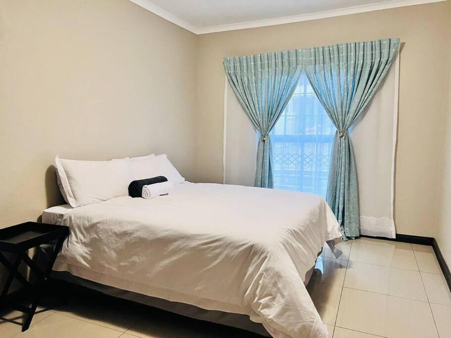 Senate Villa - Housity