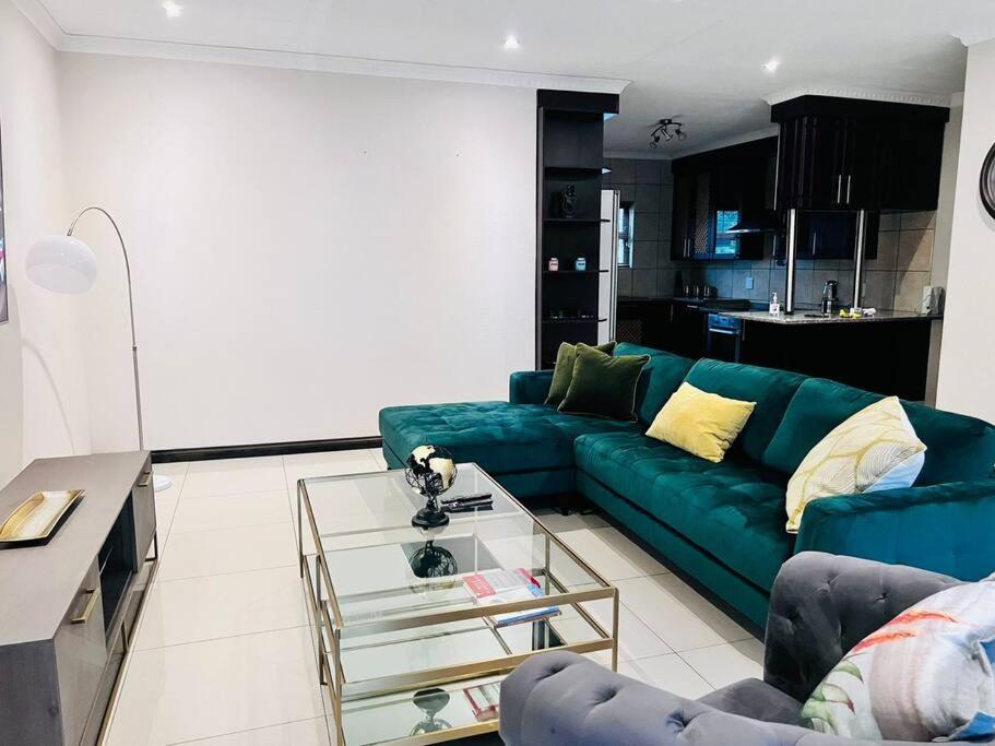 Senate Villa - Housity