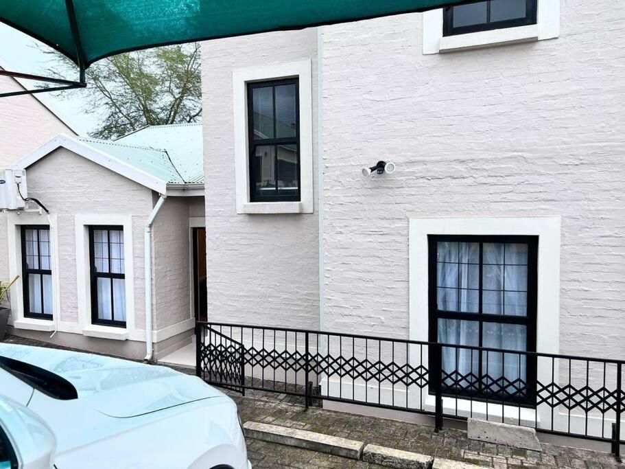 Senate Villa - Housity