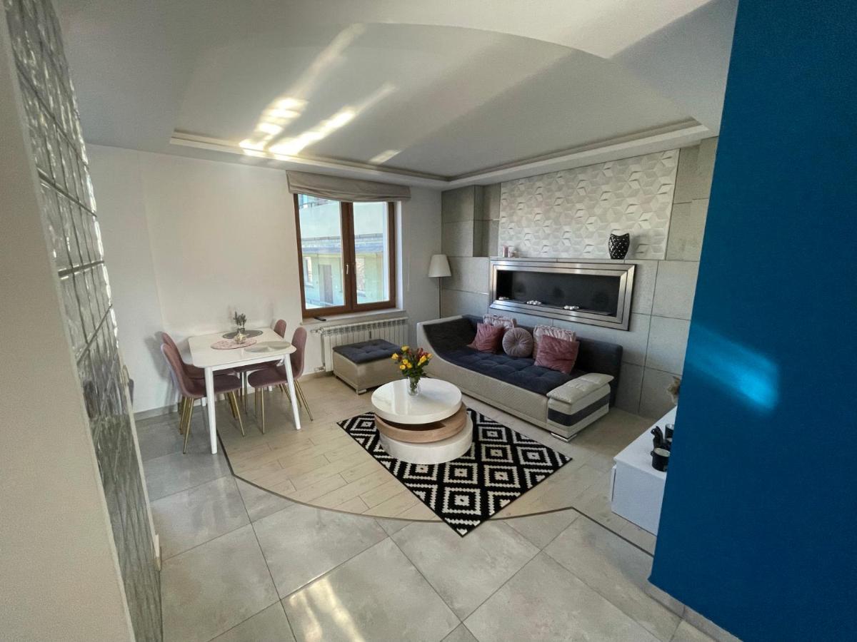 LUXURY BLUE APARTMENT by Marta - Housity