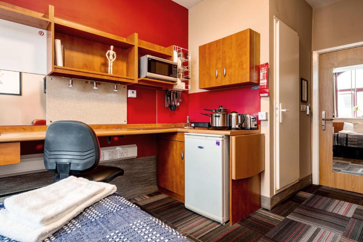 For Students Only Studio Apartments at Burges House in the heart of Coventry - Housity