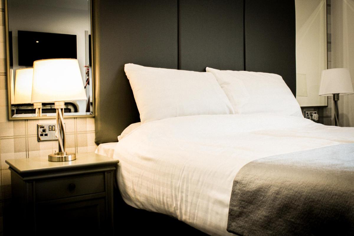Lyons Nant Hall Hotel - Housity