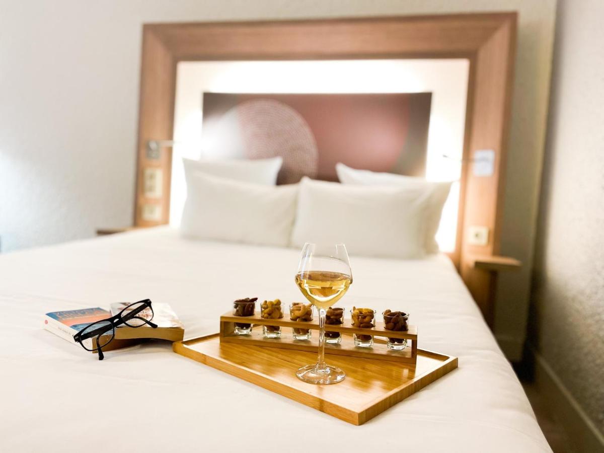 Un ou plusieurs lits dans un hébergement de l'établissement Novotel Fontainebleau Ury