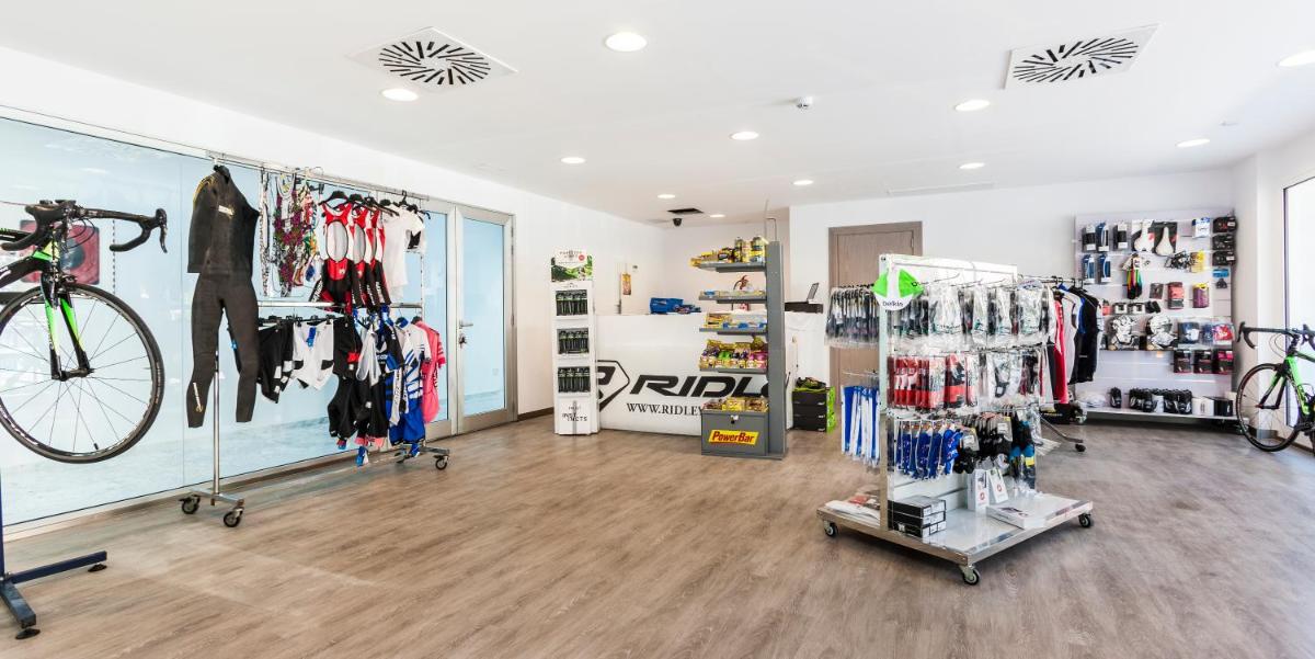 Gimnasio o instalaciones de fitness de Hoposa Hotel & Apartaments VillaConcha