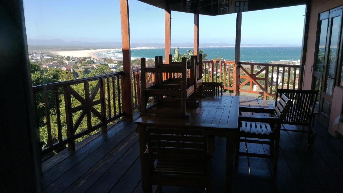 The Gem sea facing free standing holiday house solar power - Housity