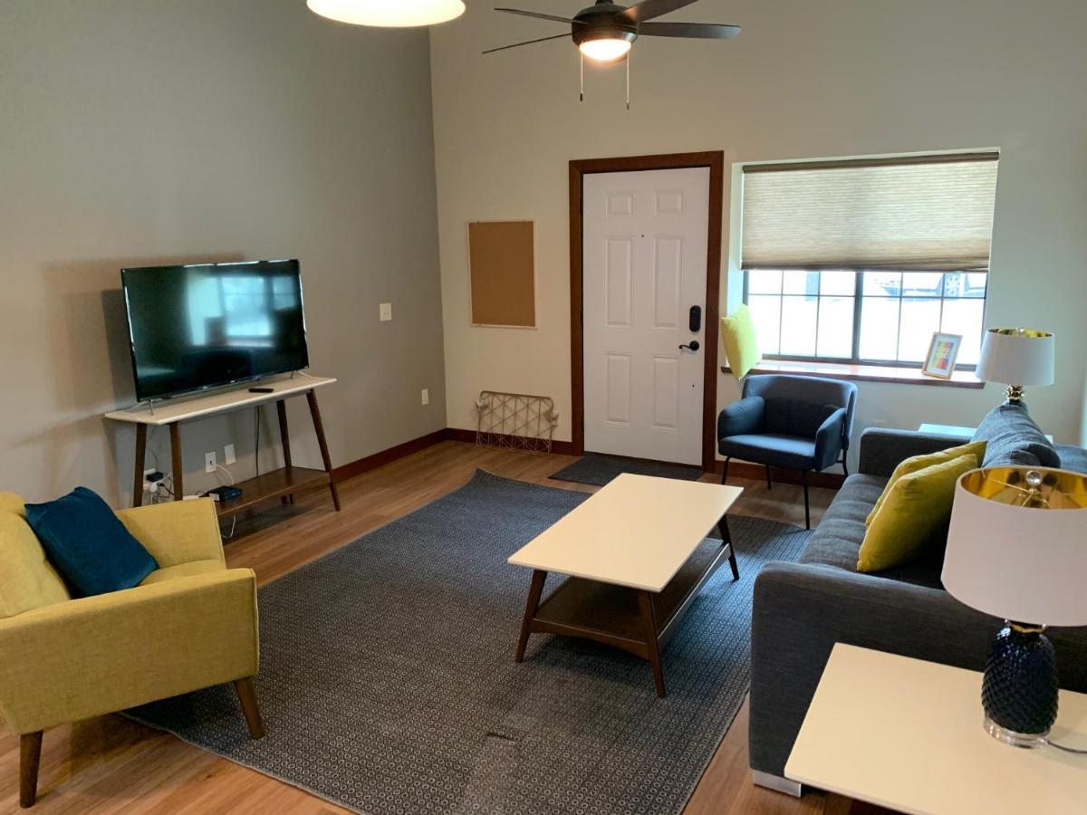 Stylish ground level apartment close to everything - Housity