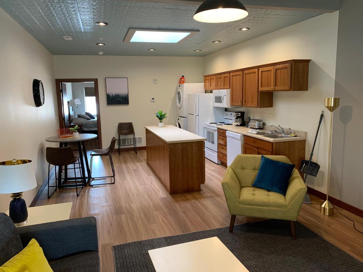 Stylish ground level apartment close to everything - Housity