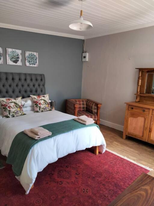 Via the Grapevine 3 bedroom house private parking - Housity