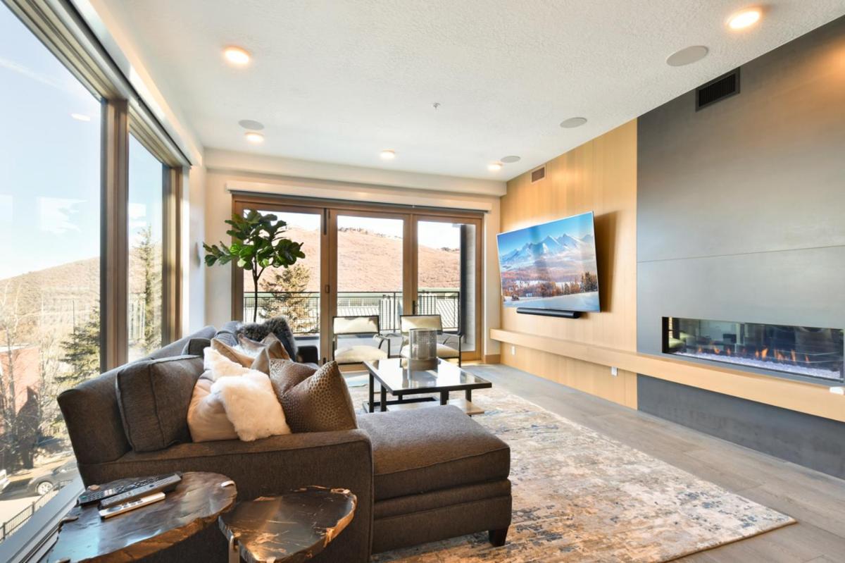 Kings Crown 201B - Housity