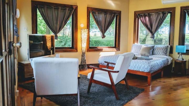 Suitetrails - The Front Porch Room of a 140-Year-Old Victorian House