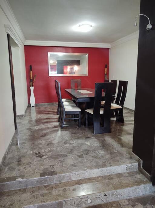 Casa grande, centrica y muy espaciosa!!! - Housity