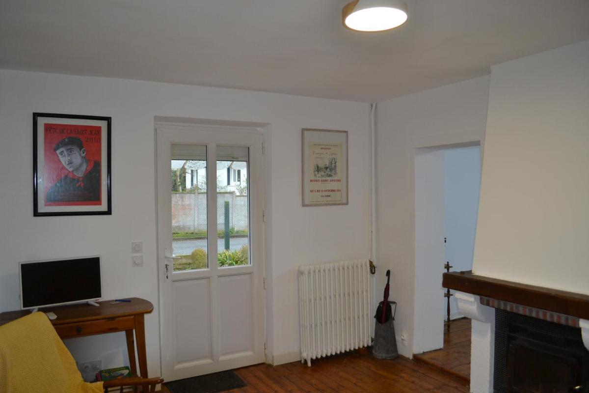 Maison chaleureuse a 5 minutes a pied du centre ville a Conches - Housity