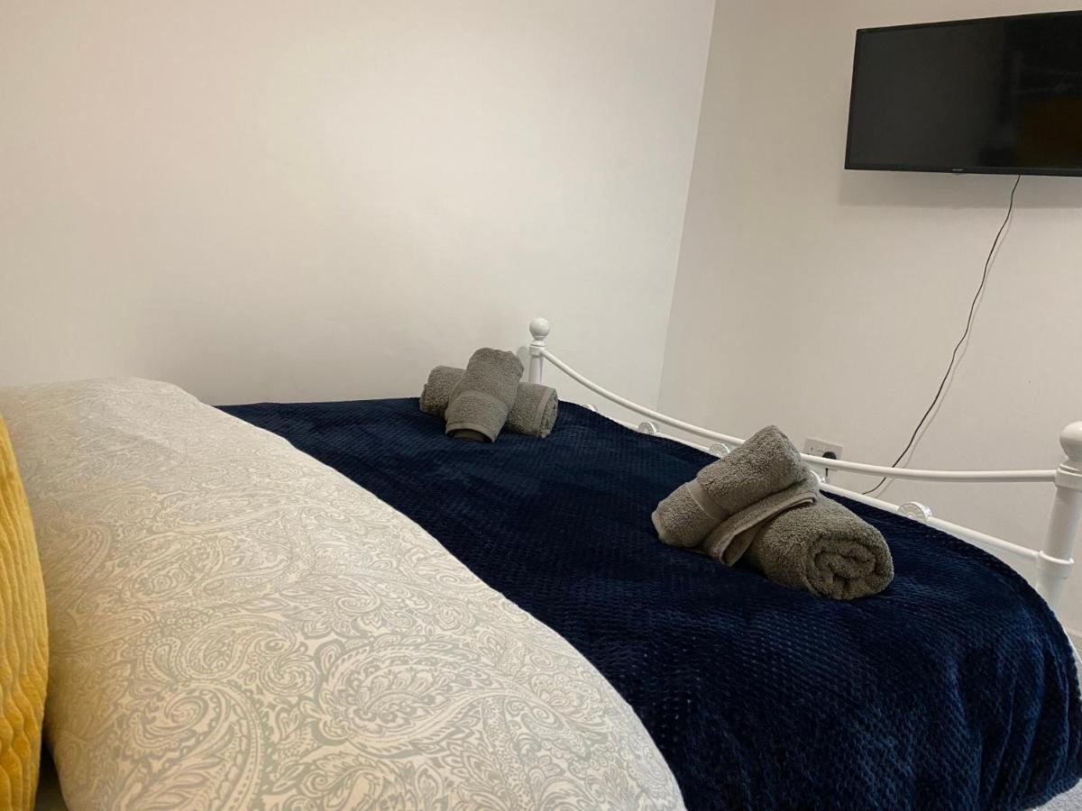 Executive Style 2 Bed Flat in Bridgend F2 - Housity