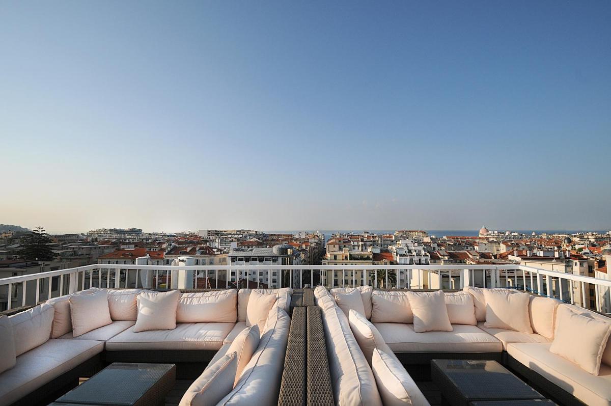 Coin salon dans l'établissement Splendid Hotel & Spa Nice
