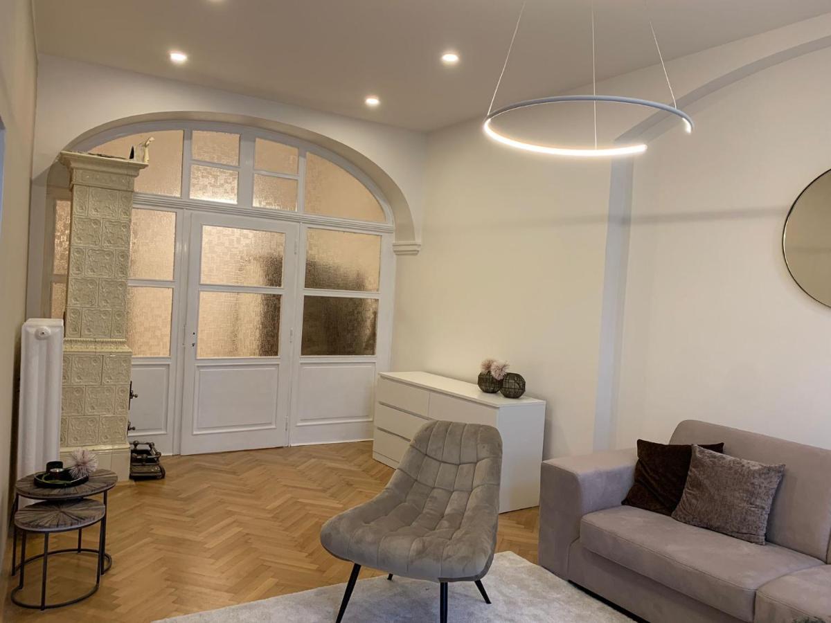 Bella Vista Collonade - Housity