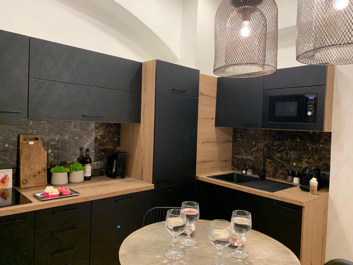 Bella Vista Collonade - Housity