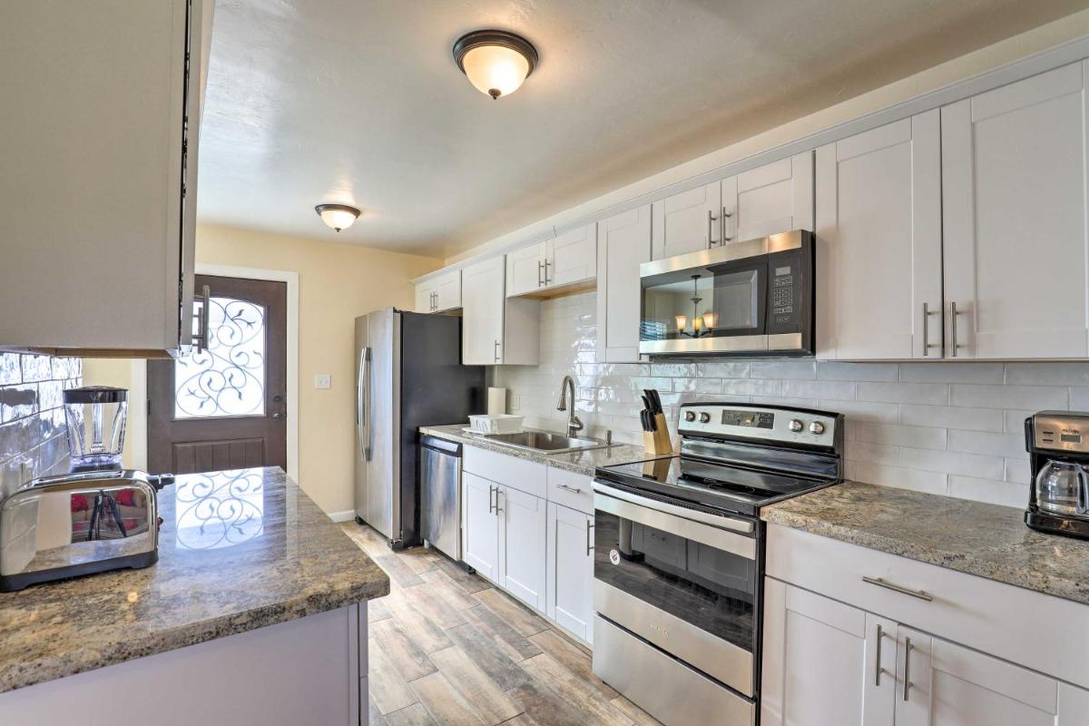 Beautiful Tuscon House about 1 Mi to Downtown! - Housity