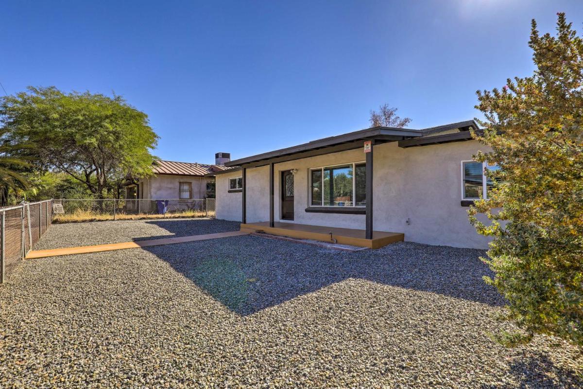 Beautiful Tuscon House about 1 Mi to Downtown! - Housity