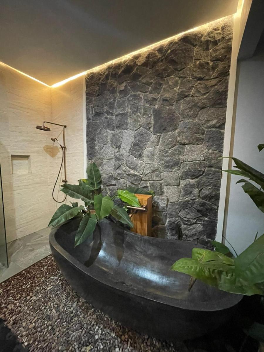 Marades Tropical Villa - Housity