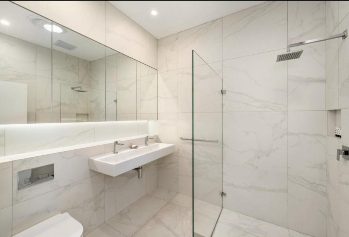 B312S - Luxury Waverton Apartment - Hizvo
