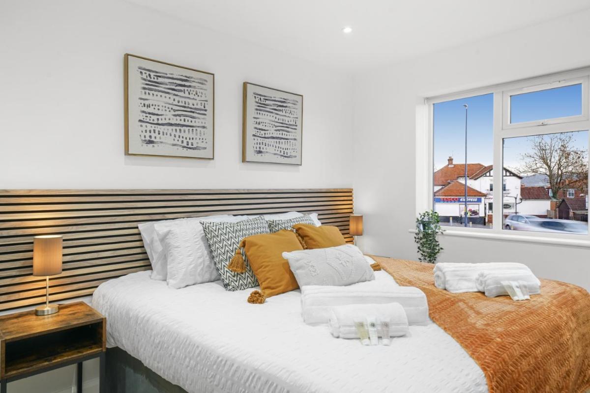 Modern Bungalow in Maidstone sleeps 5 with free parking - Housity