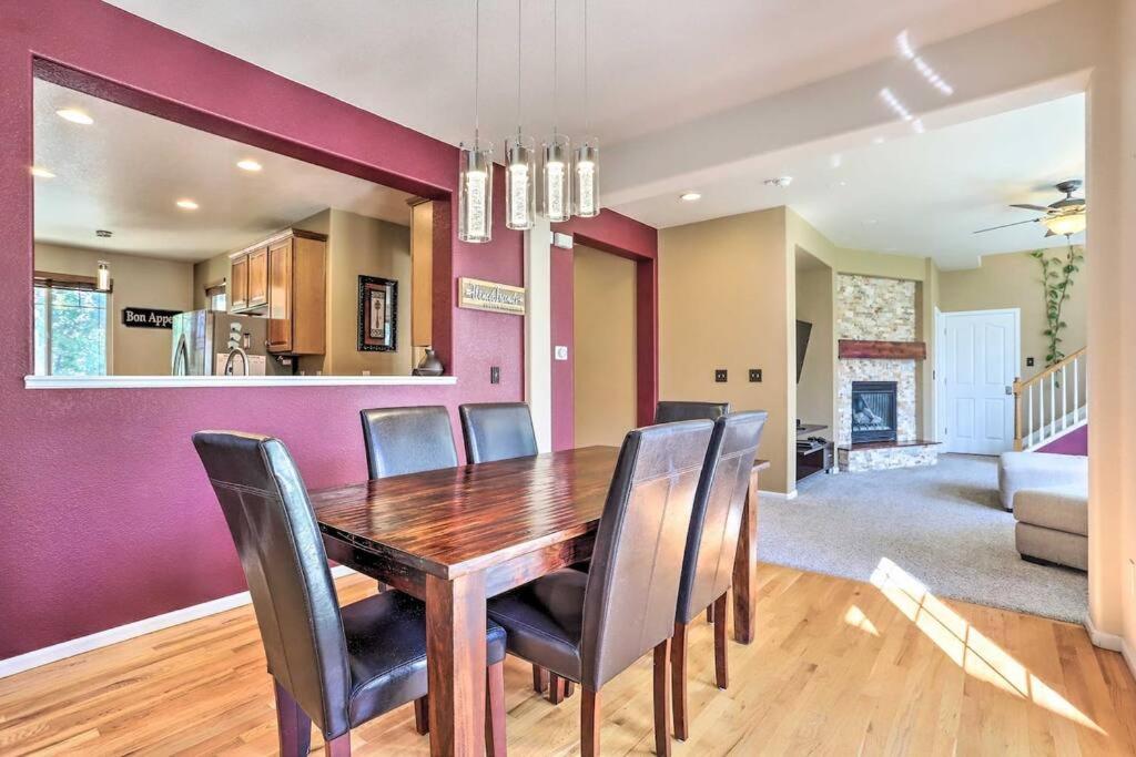 Family Oasis Reunion House! Centrally Located - Housity