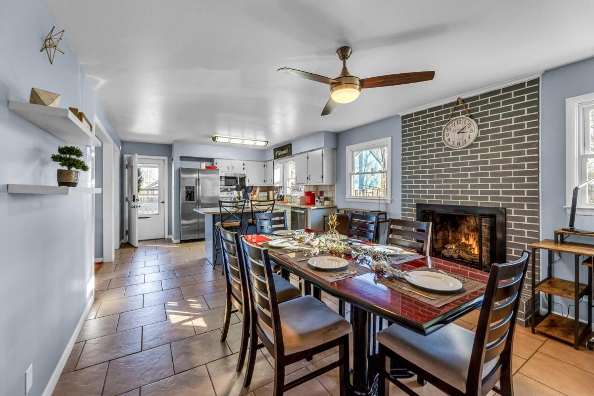 Stay Awhile Charming Greensboro House Close to Must-See Places - Housity