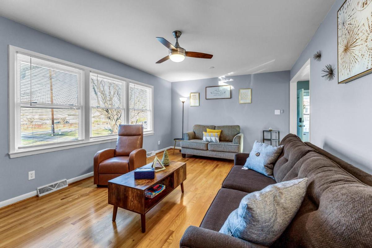 Stay Awhile Charming Greensboro House Close to Must-See Places - Housity