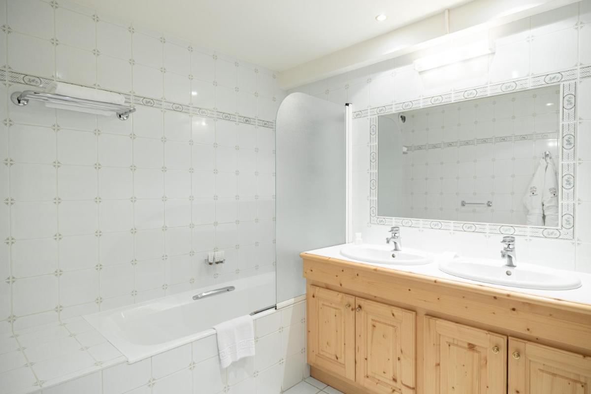 Salle de bains dans l'établissement Grand Hôtel Courchevel 1850