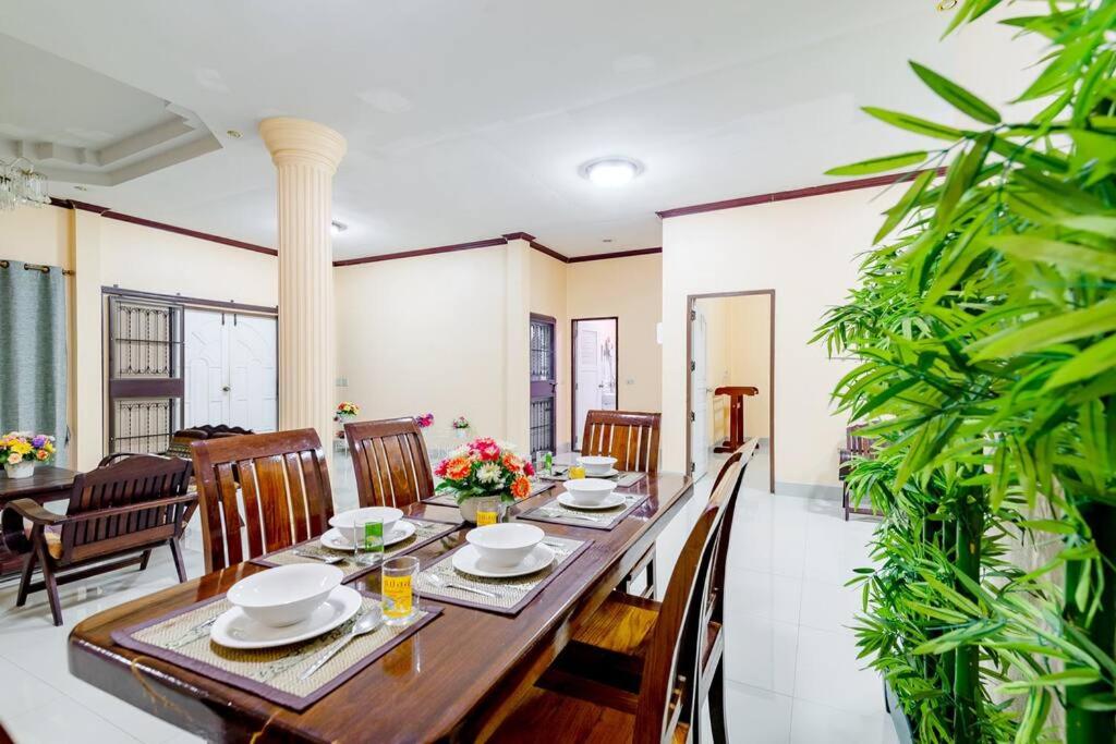 Bangsaphan Paradise Blue House 230 m. to the beach - Housity