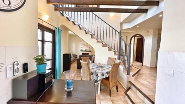 HL 020 Luxury 3 bedroom villa , high standard - Housity