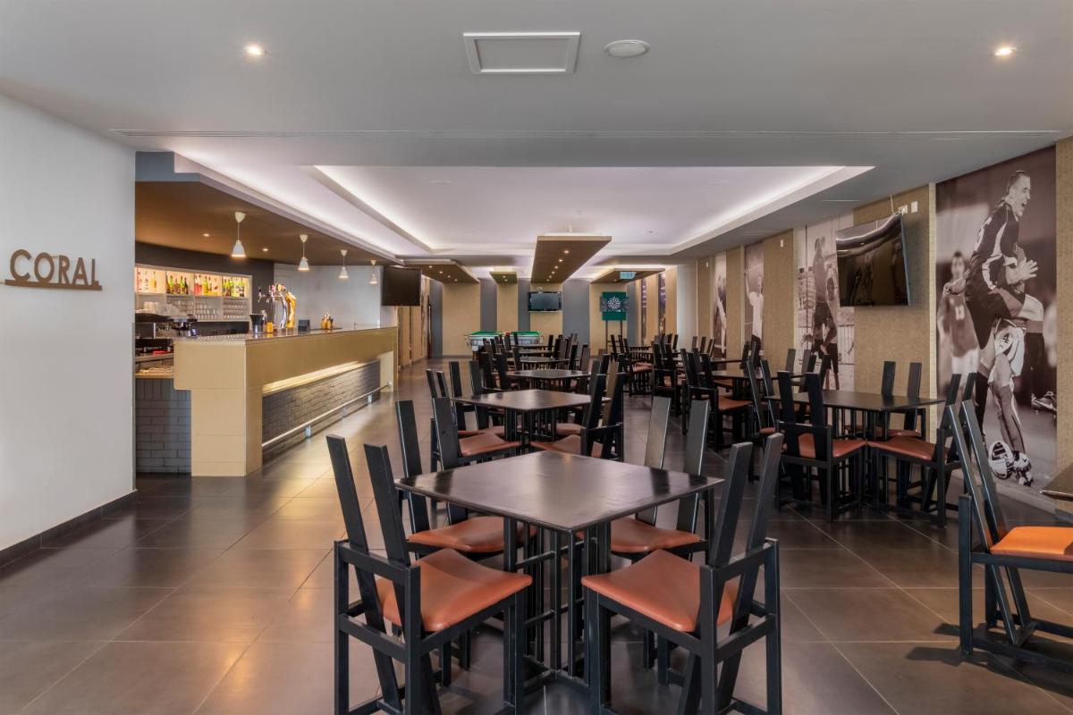 Um restaurante ou outro lugar para comer em Enotel Lido - All Inclusive