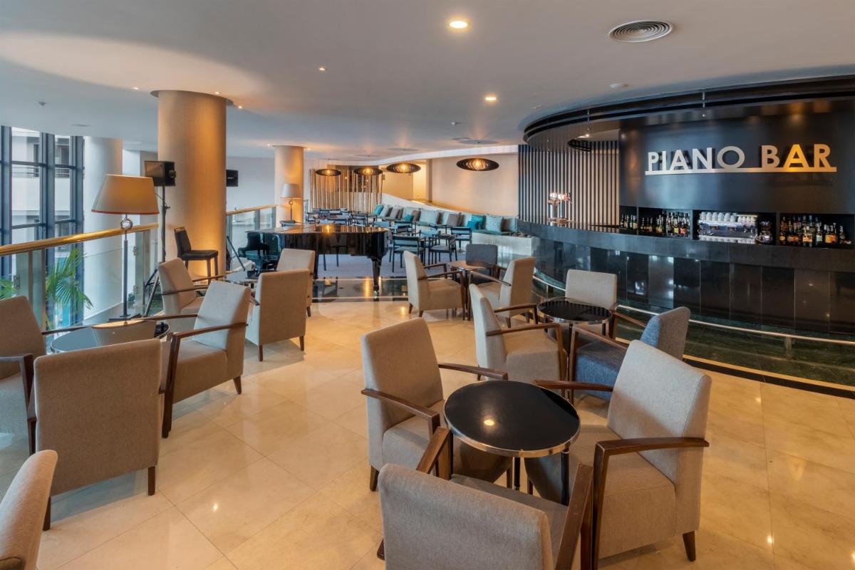 A área de bar ou lounge em Enotel Lido - All Inclusive
