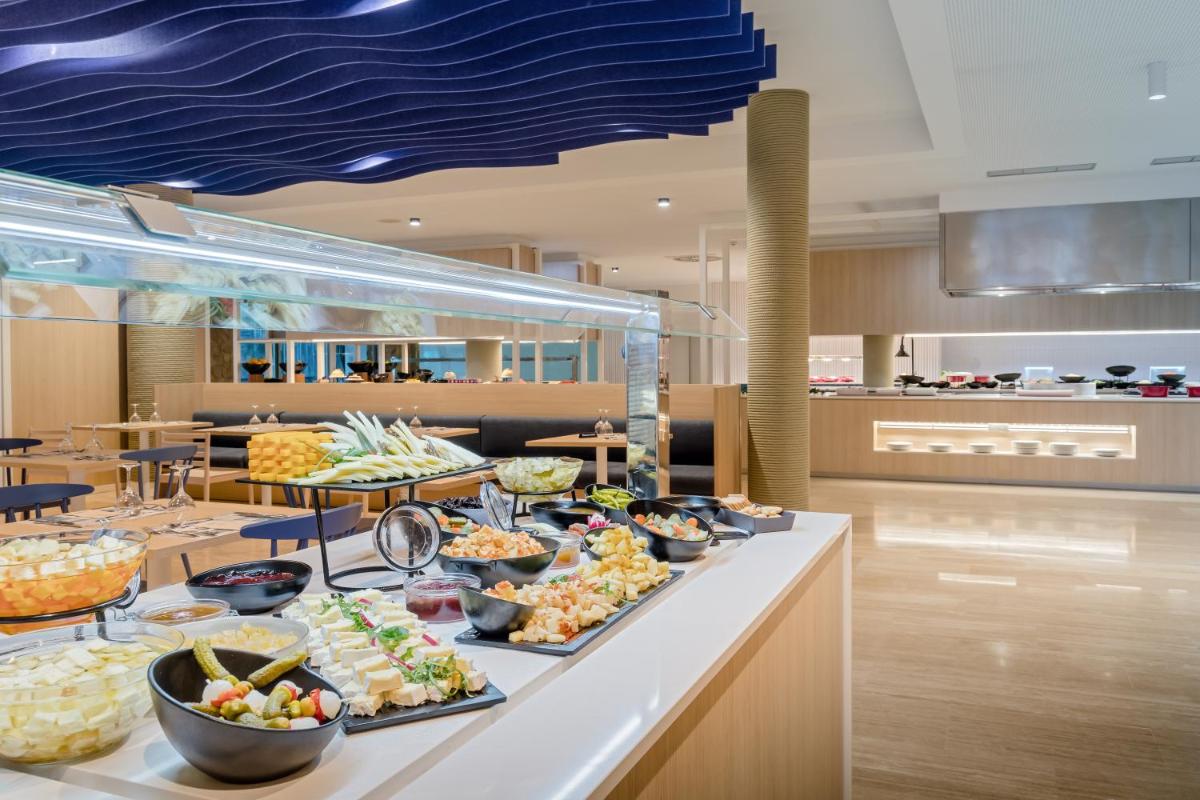 Comida en o cerca de este hotel