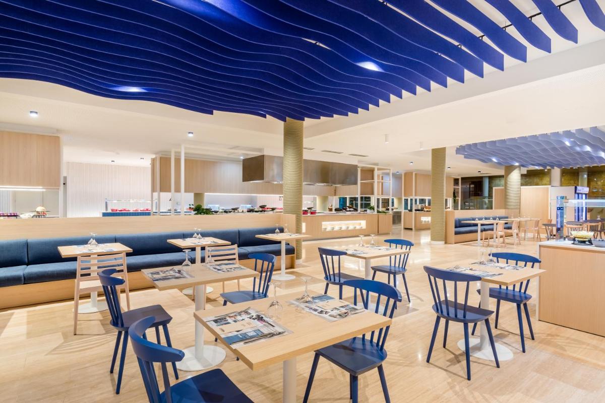 Un restaurante o sitio para comer en Barceló Fuerteventura Mar