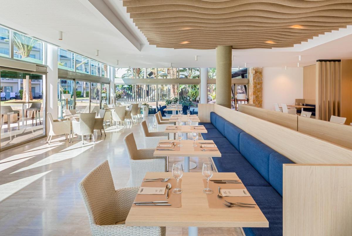 Un restaurante o sitio para comer en Barceló Fuerteventura Mar