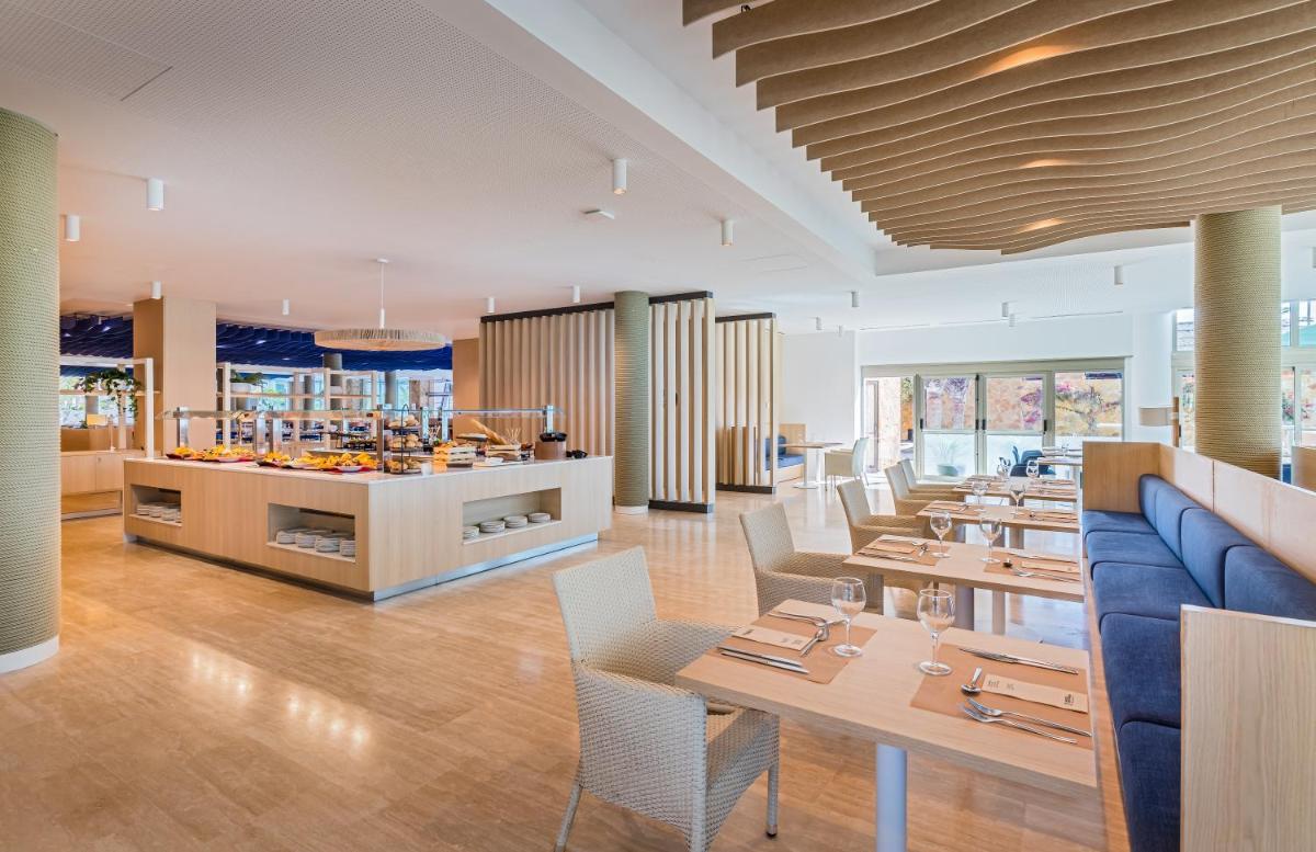 Un restaurante o sitio para comer en Barceló Fuerteventura Mar