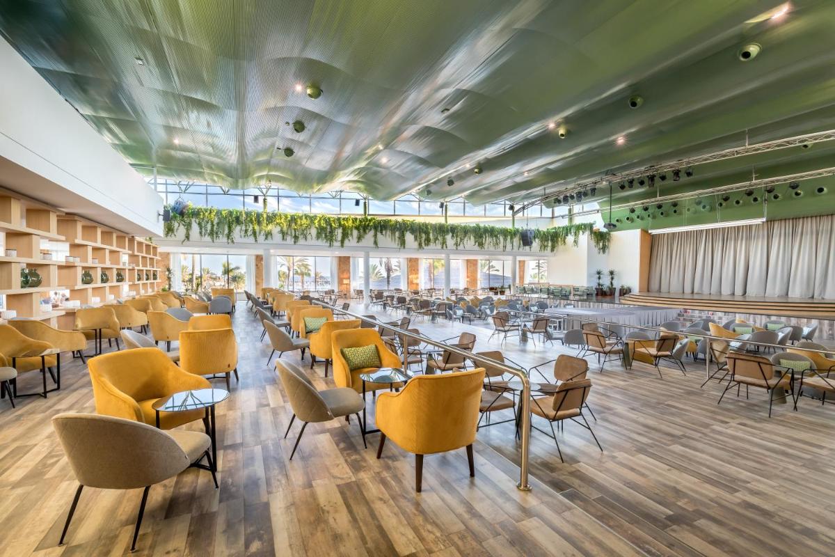 Un restaurante o sitio para comer en Barceló Fuerteventura Mar