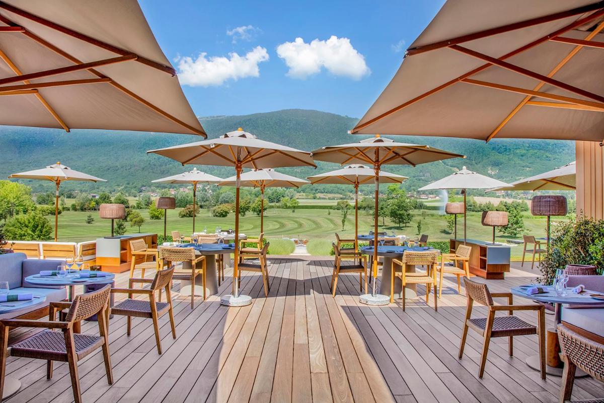 Vue générale sur la montagne ou vue sur la montagne depuis l'hôtel