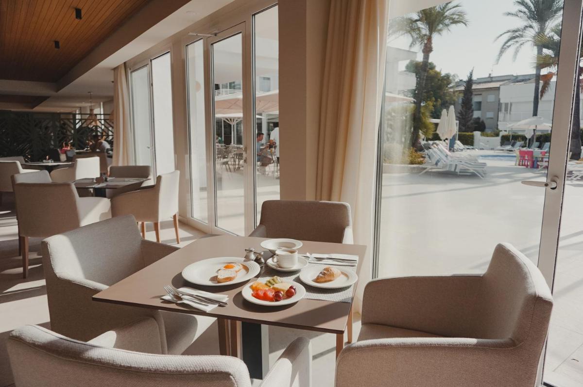 Comida en o cerca de este apartahotel