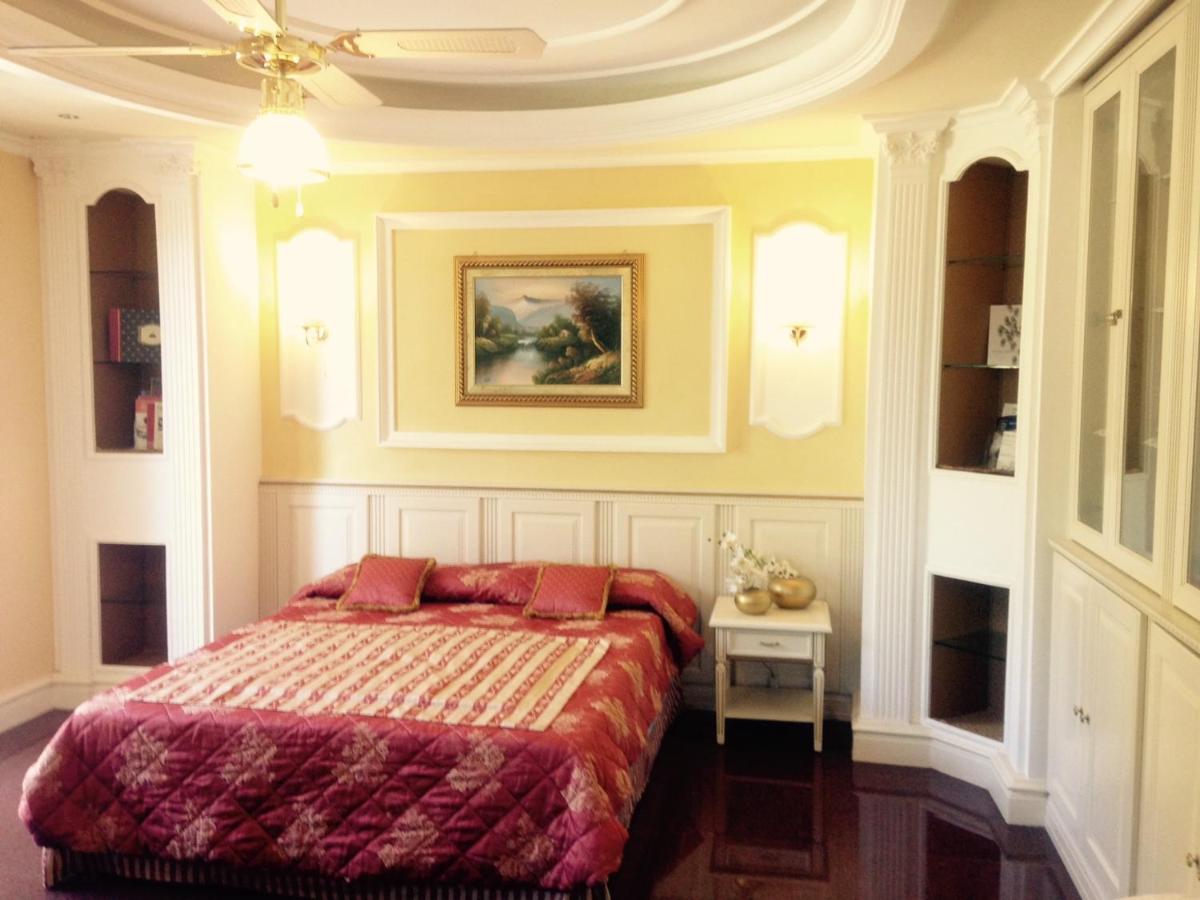 Charming house in Montelabbate with shared pool - Housity