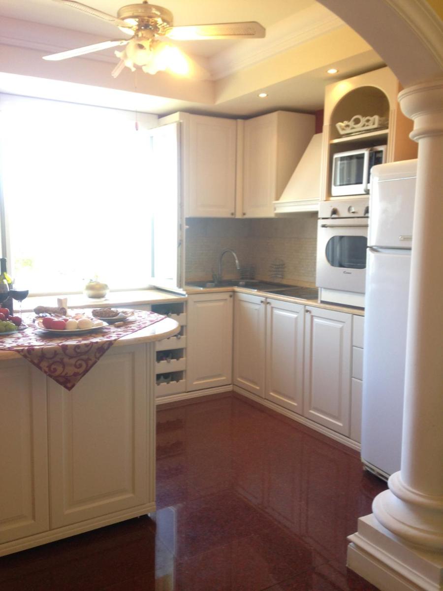 Charming house in Montelabbate with shared pool - Housity